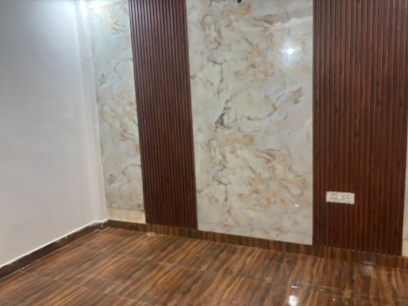 Bedroom wall with marble finish and wooden slats