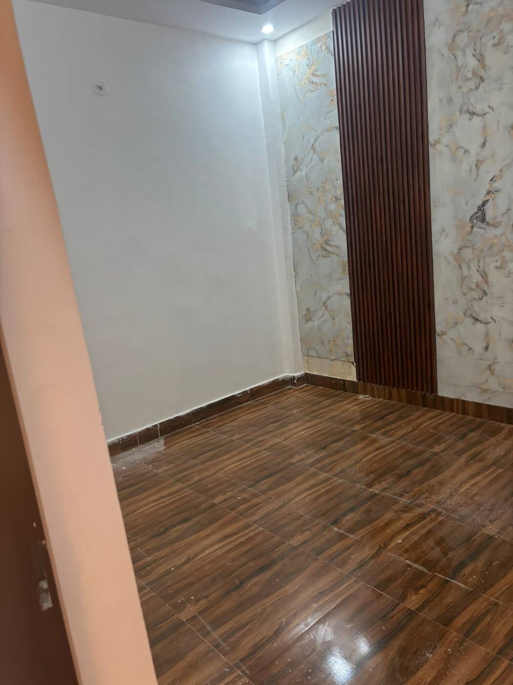 Bedroom with wood-finish floor tiles